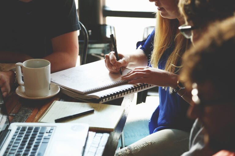 La Flexibilité du Télétravail : Comment Intégrer des Freelancers dans votre Routine Quotidienne